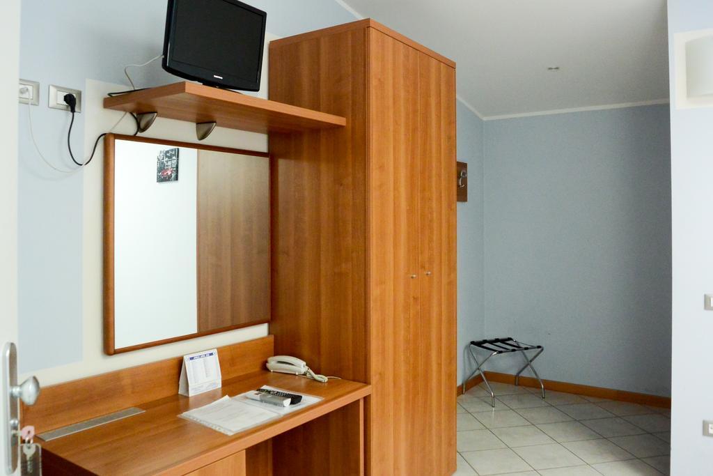 Albergo Meuble Abatjour Mantua Exterior foto