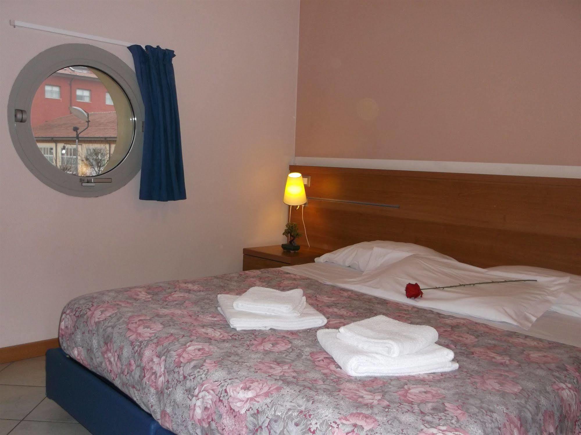 Albergo Meuble Abatjour Mantua Exterior foto